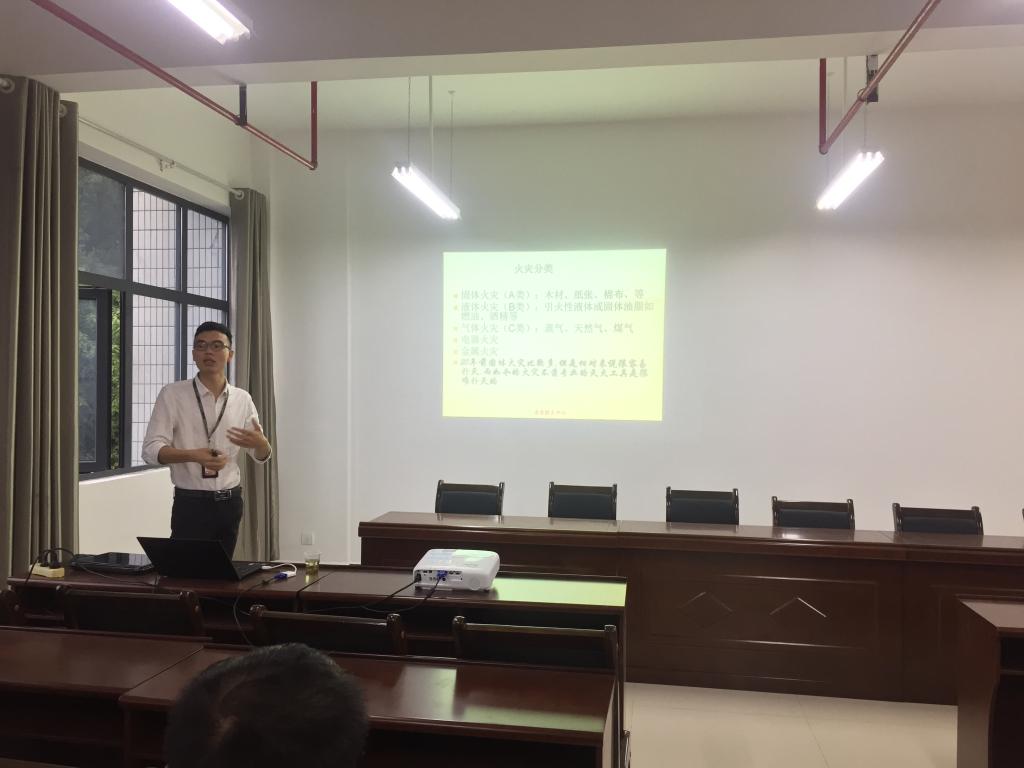 图为 消防安全知识讲座(二)